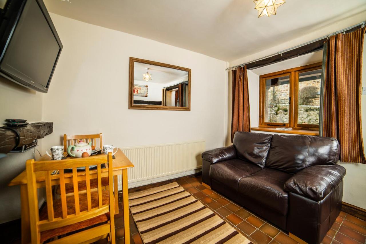 Nant Ucha Farm Villa Acrefair Exterior photo